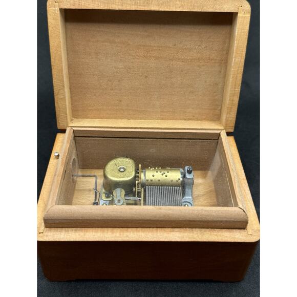 Vintage REUGE Switzerland Musical Box, Doctor Zhivago App 4”x 3” Child & Bird - Picture 8 of 11